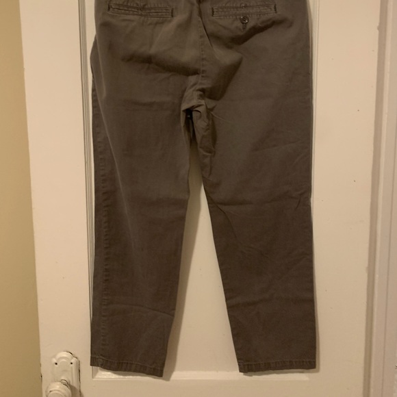 GAP khaki capris size 10 - Picture 2 of 3